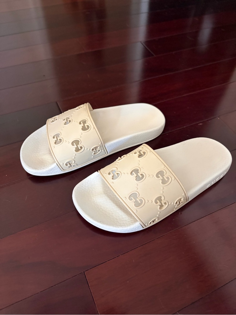 Gucci Cream Logo-Embossed Slide Sandals